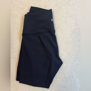 Black Lululemon 25” leggings size 8